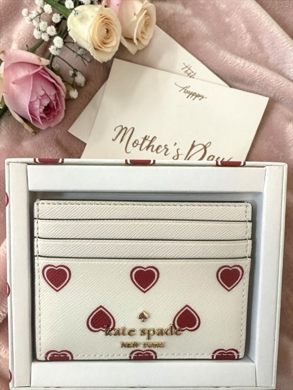 Kate Spade Madison Heartfelt Geo Cream & Red  Card Holder New in Gift Box